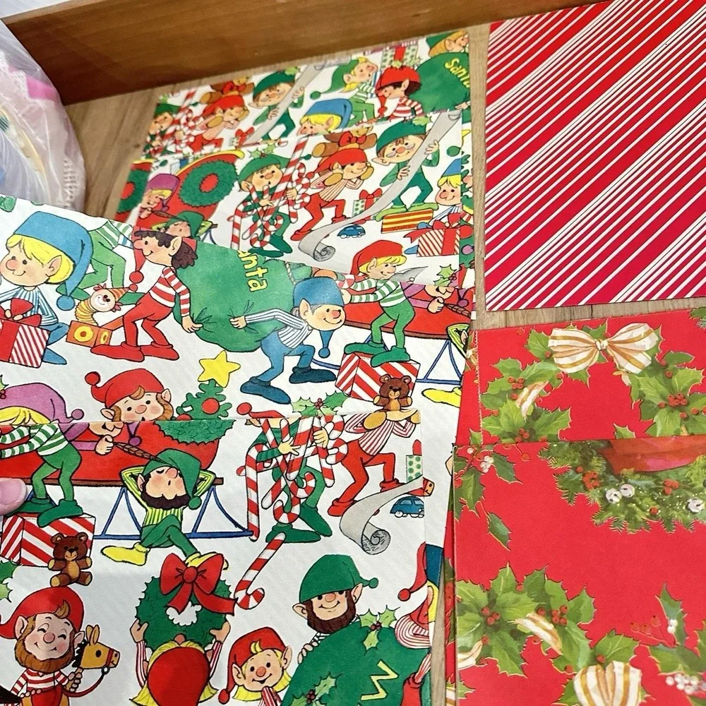 VTG Artfaire Christmas Gift Wrapping Paper 1960's Kmart 100‎ Sq Ft Elves Santa